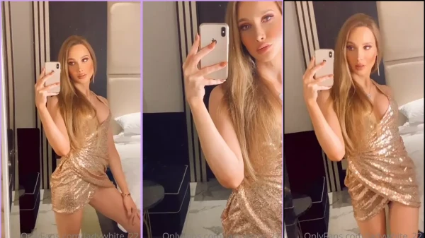 Lady White onlyfans All sensual in front of the mirror