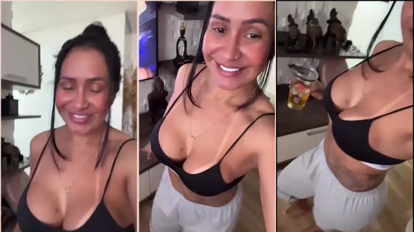 Alessandra Marques teasing himself as he wet all horny