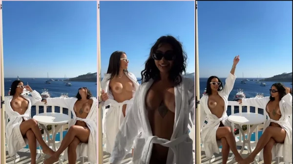 Daniela Antury and friend peladinhas on the balcony of the room