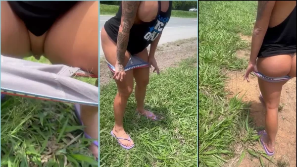 Dessinha Wife giving a piss