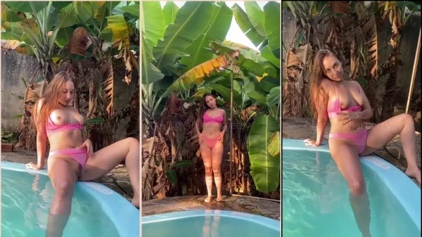 In the backyard of home Gabriela Petry is naked