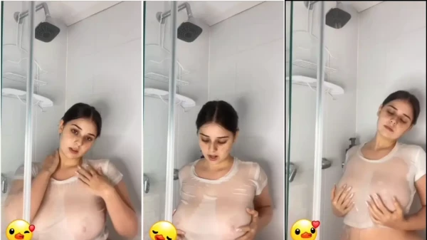 Mariana Hoyos in the Safadinha shower