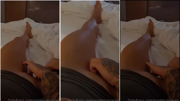 Sophia Carracini playing with the pussy