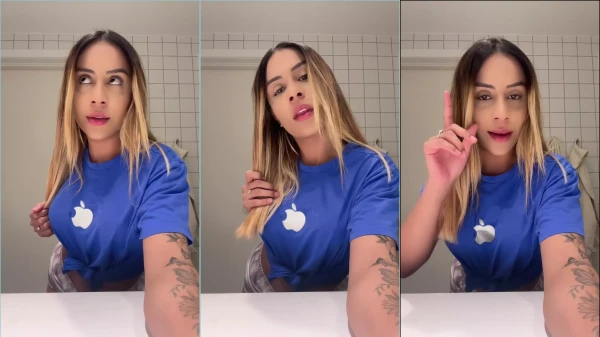 Anitta Hot swinging the ass in the bathroom