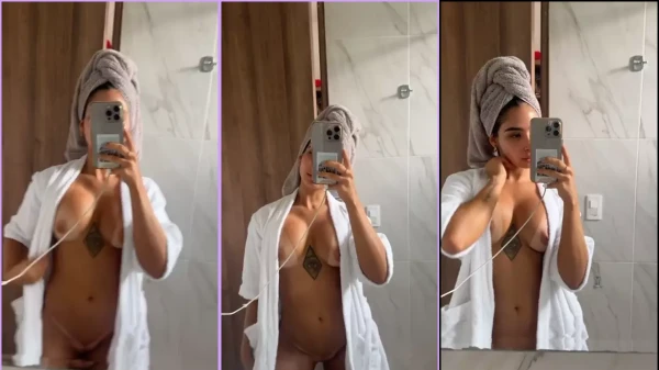 Daniela Antury all hot after the bath