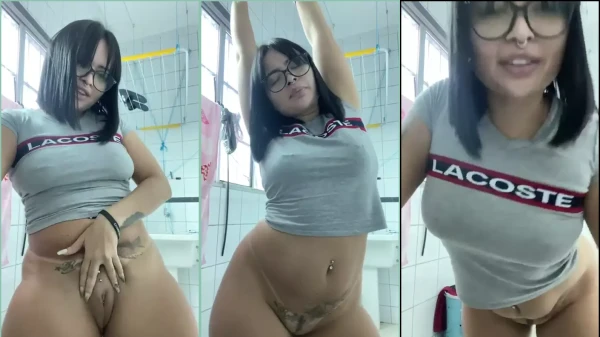 Raquel Araujo showing his pussy