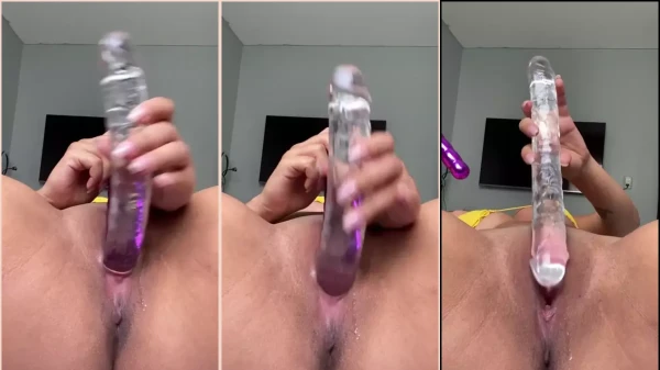 Lorrana Joyce with vibrator Advantage in the fleshy pussy