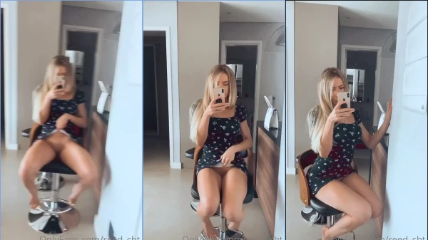 Pussy reed in dress without panties showing