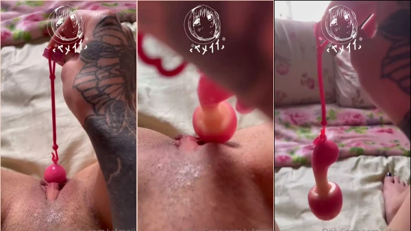 Yameii pussy with vibrator in succulent pussy