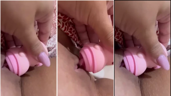 Isa Morgan with small dildo in the scraped pussy