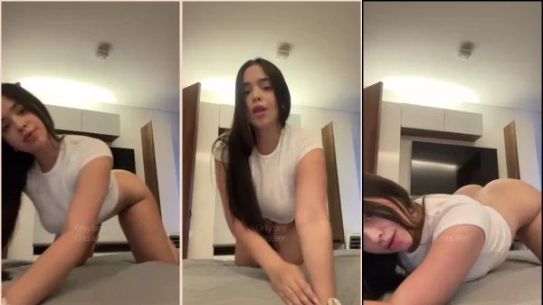 Lioquen is teasing without panties on the bed