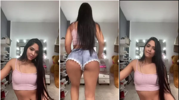 Short Short Denim Cata Gonzalez in Video Roll