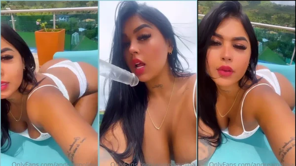 See the wonderful Andreamolina in the pool