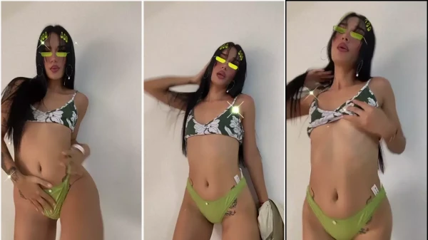 Badjeandry playing with the meladinha pussy