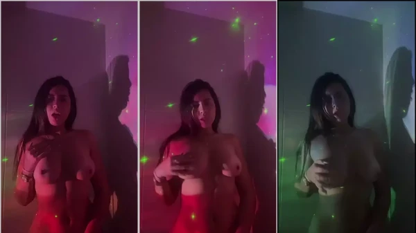 Very hot tinaquintero showing the perfect body
