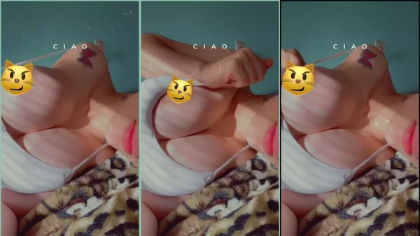 Caroa mayaaaa very naughty showing the tits
